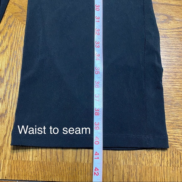 Karen Kane Sparkle Starlight Silver / Black
Cold Shoulder Jumpsuit
Size S - Picture 8 of 15